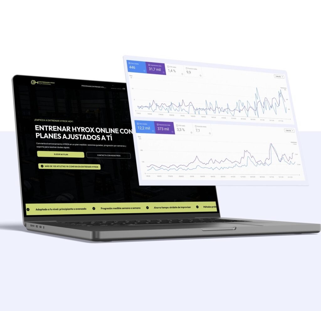 Informe de posicionamiento SEO en un portátil